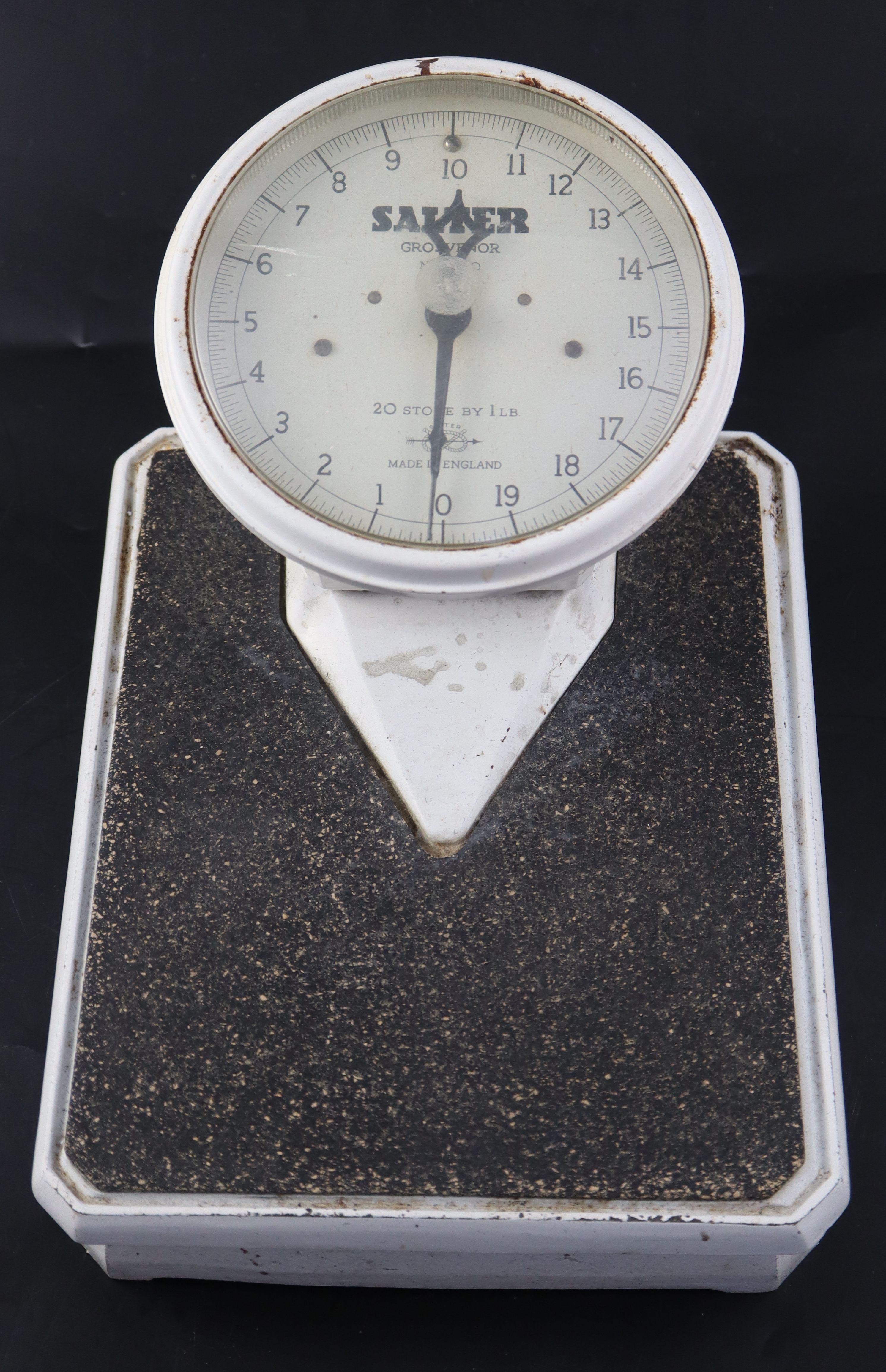 A set of Salter Grosvenor bathroom scales, 31cm height 21cm
